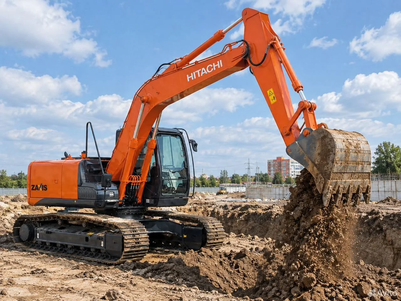 Гусеничный экскаватор Hitachi ZX240